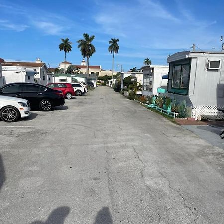 Beautiful Mobile Home In Hallandale Beach Exterior photo