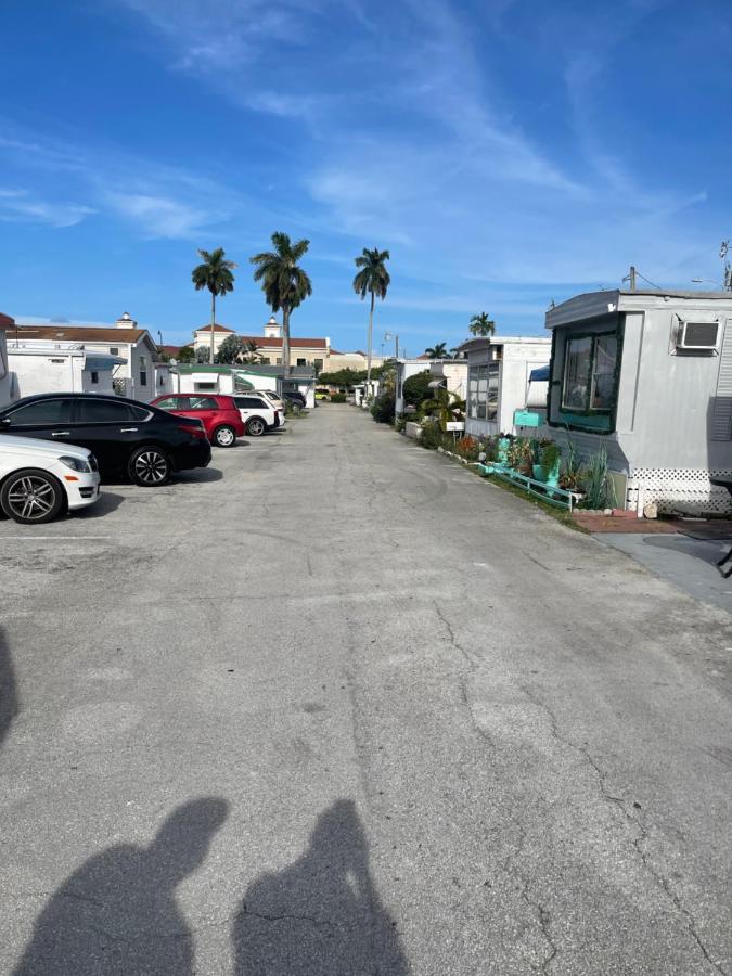 Beautiful Mobile Home In Hallandale Beach Exterior photo